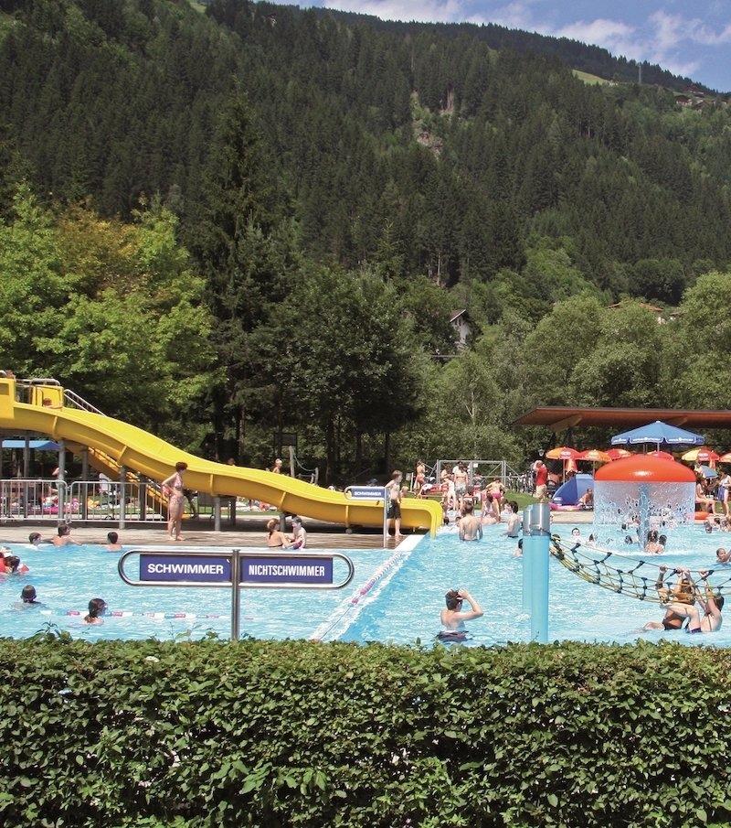 Outdoor pool Vithal directly on the Drau-bike-path