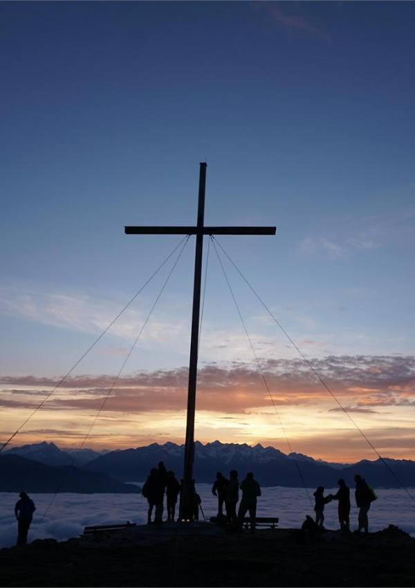 Zum Sonnenaufgang auf das Astjoch