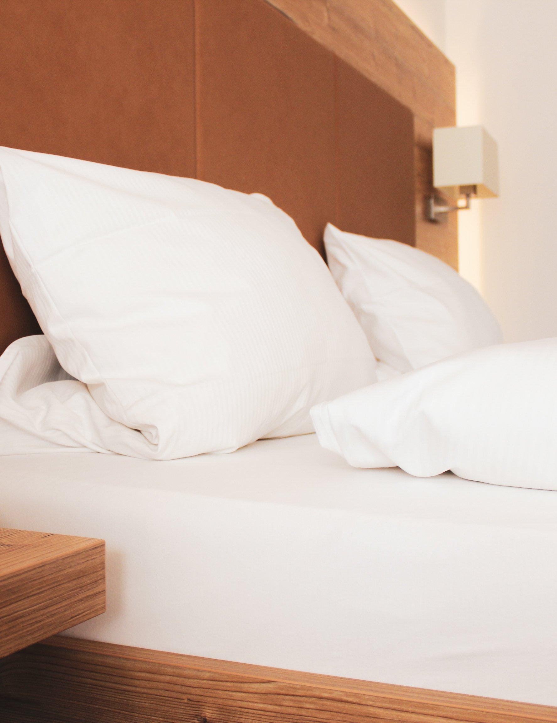 CuddleBar: Extra pillows & blankets