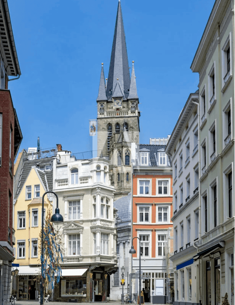Old town tour with evening stroll