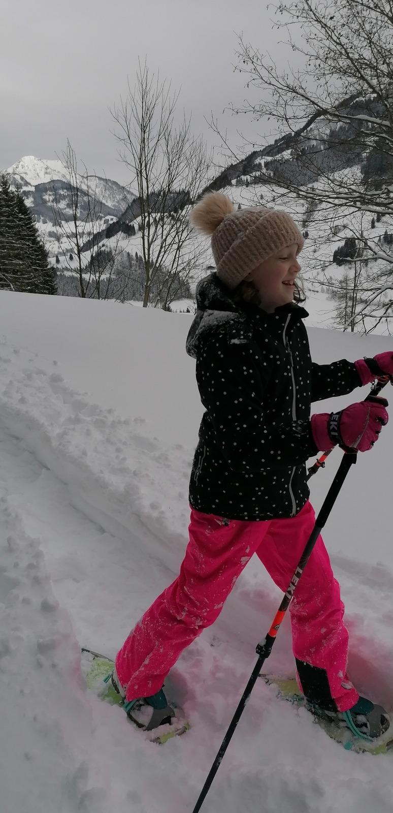 "Great nature :-)" Snowshoeing for children's groups