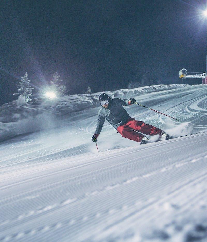 Night skiing and night tobogganing under floodlights