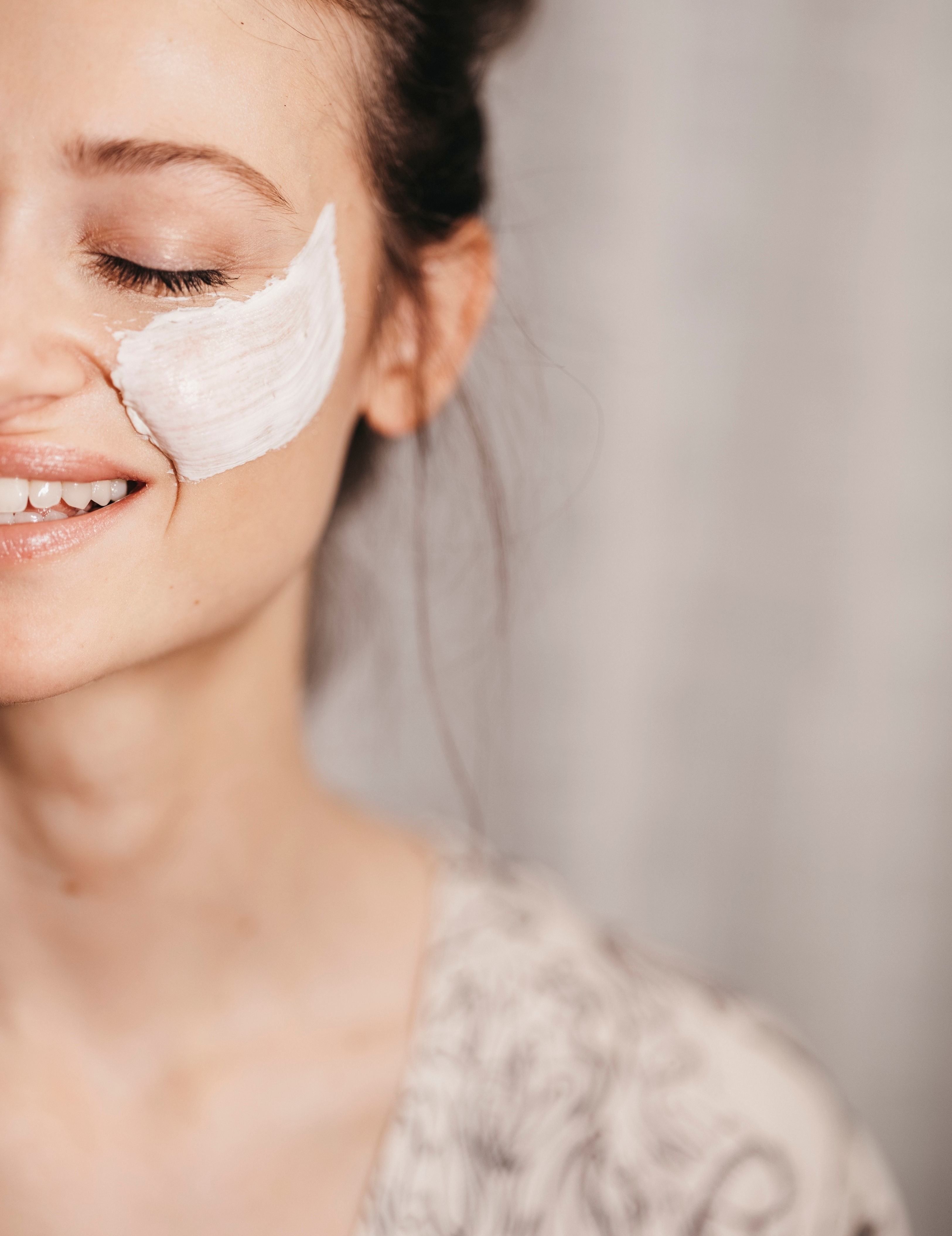 Gesichtsbehandlungen - !QMS Cosmetics 