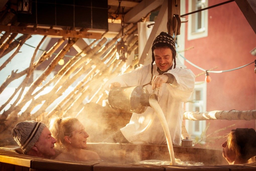 Beer bathing day! Bathing in barley juice