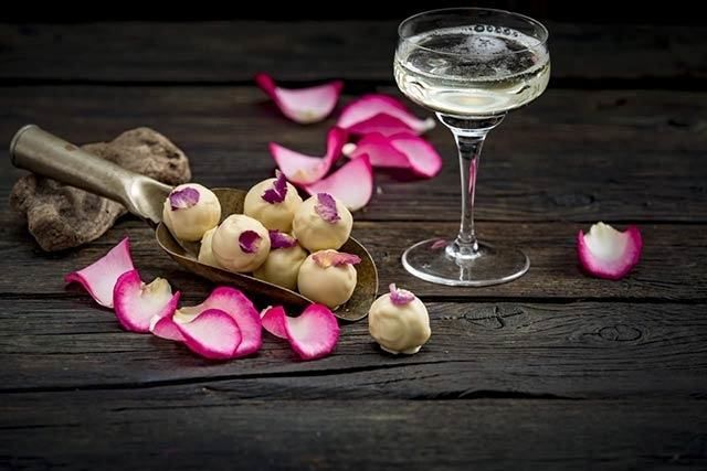 Love Is in the Air – Praline & Prosecco aufs Zimmer