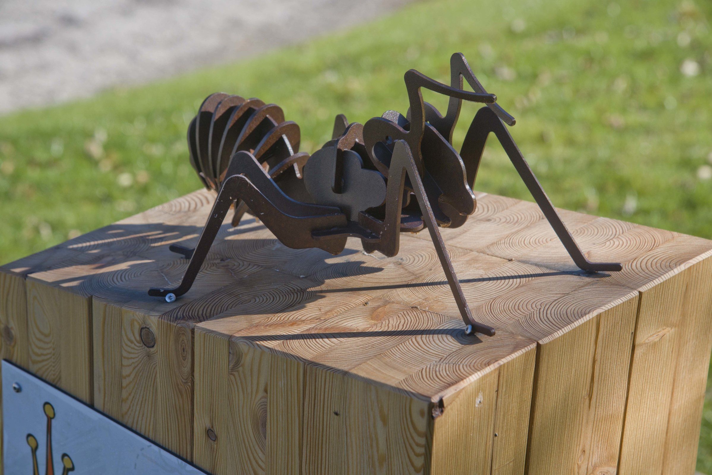 Maskottchen "Coronas" Ameisenpfad