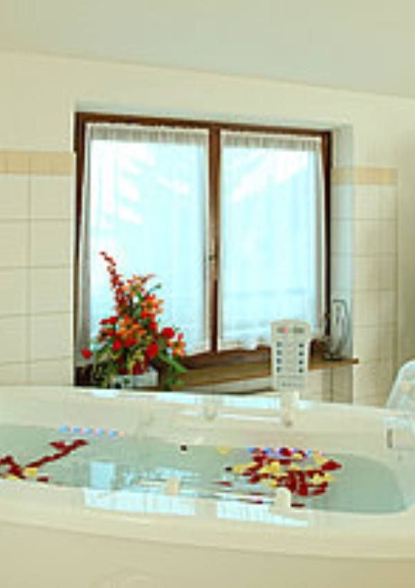 Vitalisbad in der Hydrowanne mit Duft deiner Wahl