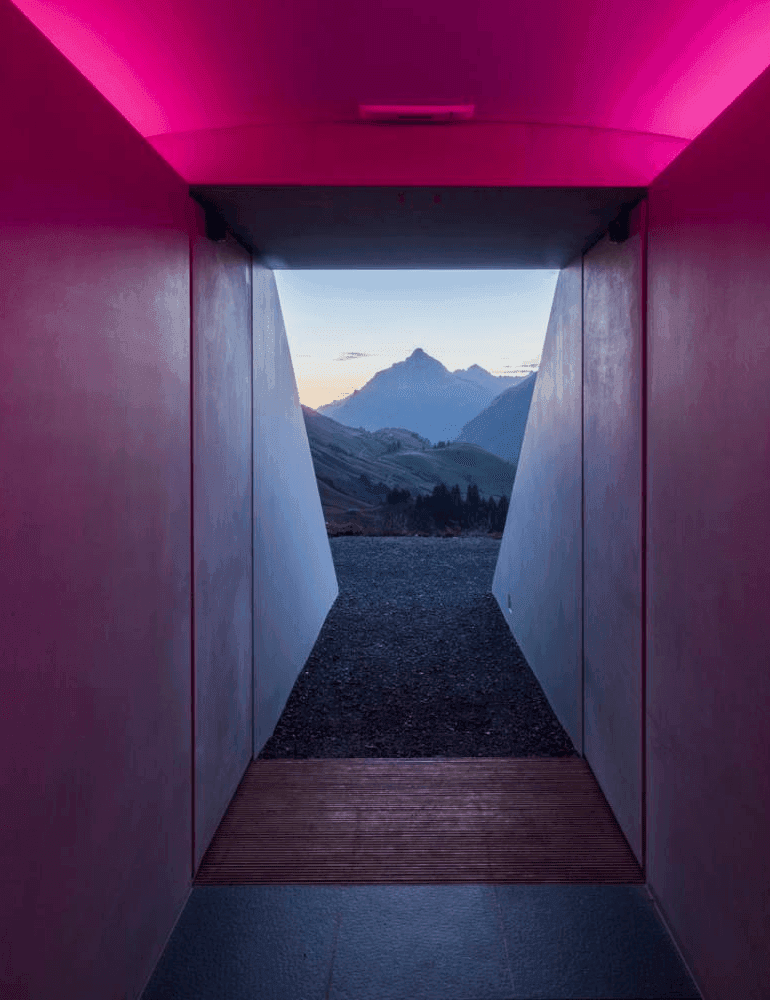 Genieße das Lichtspiel am Berg mit der Führung Skyspace-Lech