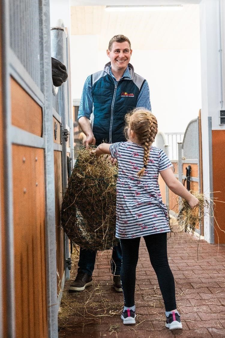 Pferdestall ausmisten