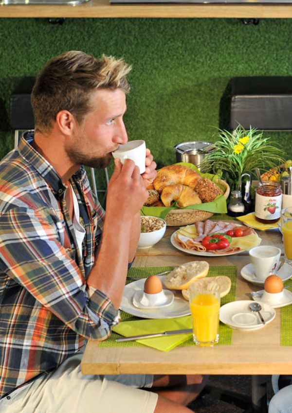 Reichhaltiges Frühstücksbuffet in der SunSEEbar