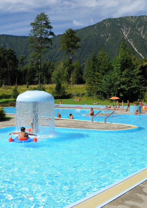 Swimming fun in the forest swimming pool Barwies
