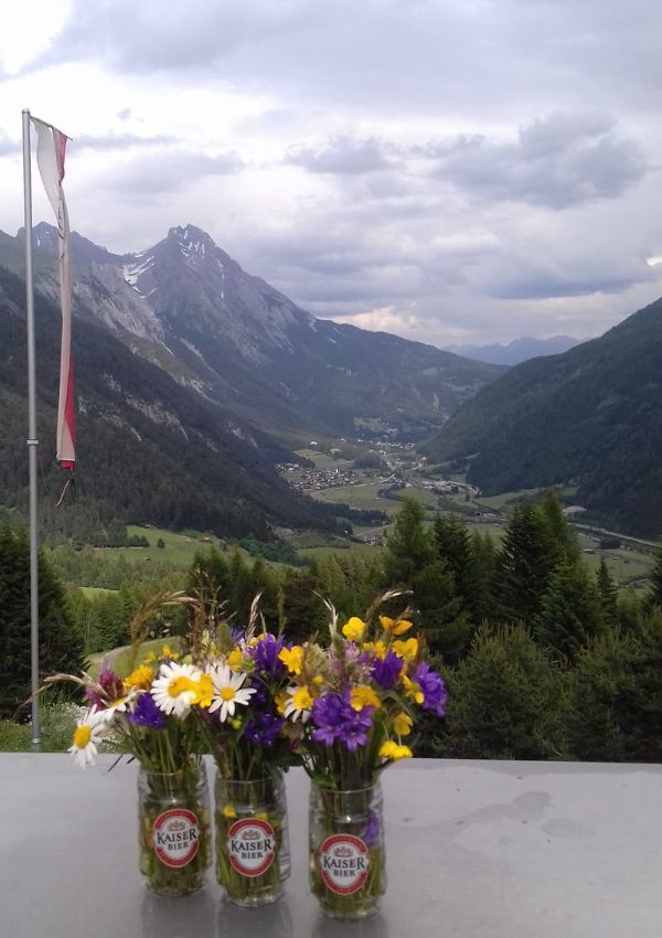 Typisch Tirol - Schmankerl auf der Almfrieden-Hütte