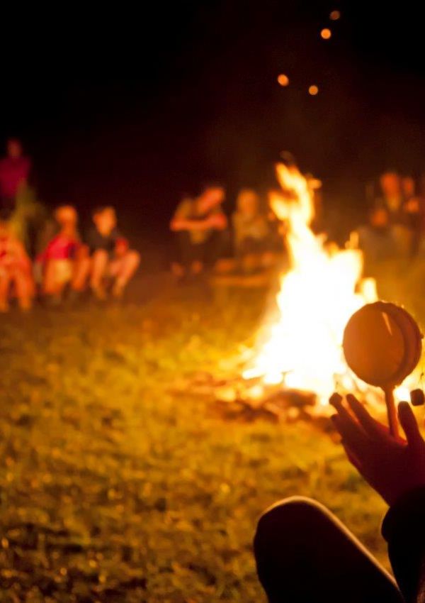 Fackelwanderung mit Lagerfeuer, hausgemachtem Glühmix und Stärkung