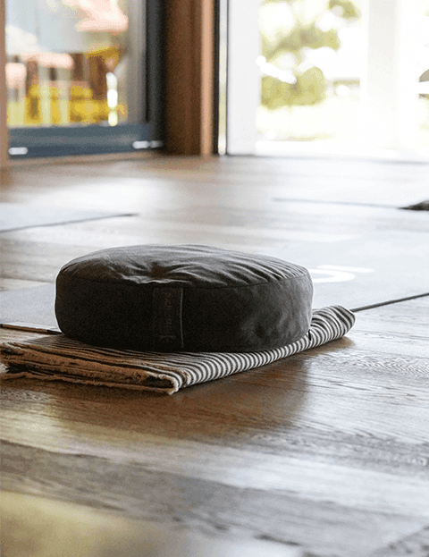 Yoga mat with yoga & workout recommendations in the room