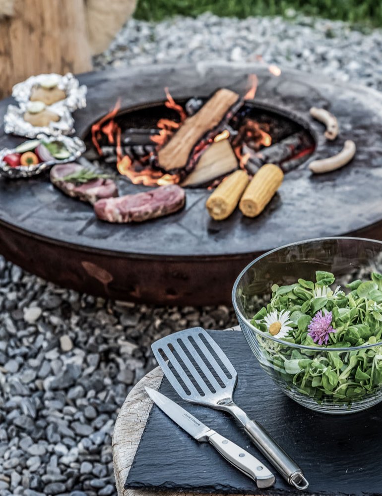 Barbecue packages with regional highlights