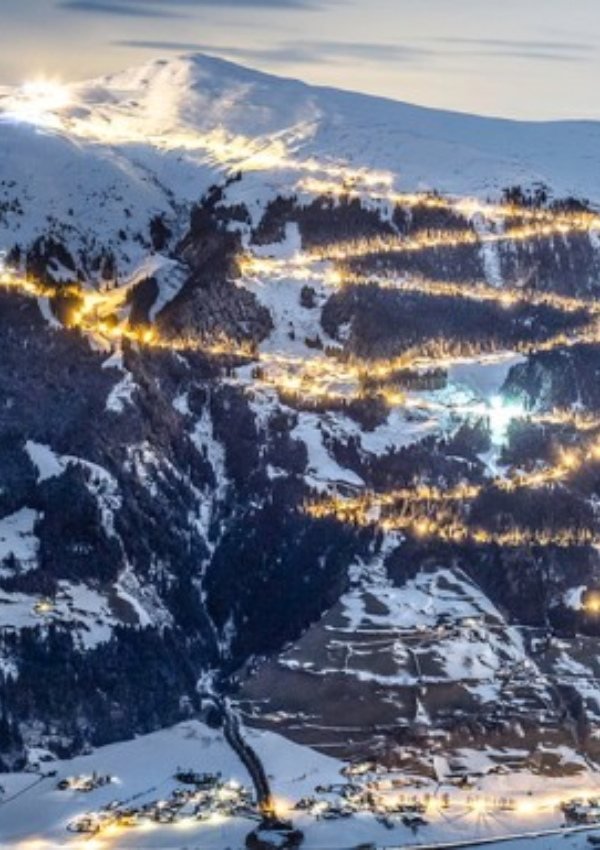 Rodeln auf der längsten beleuchteten Rodelbahn der Welt