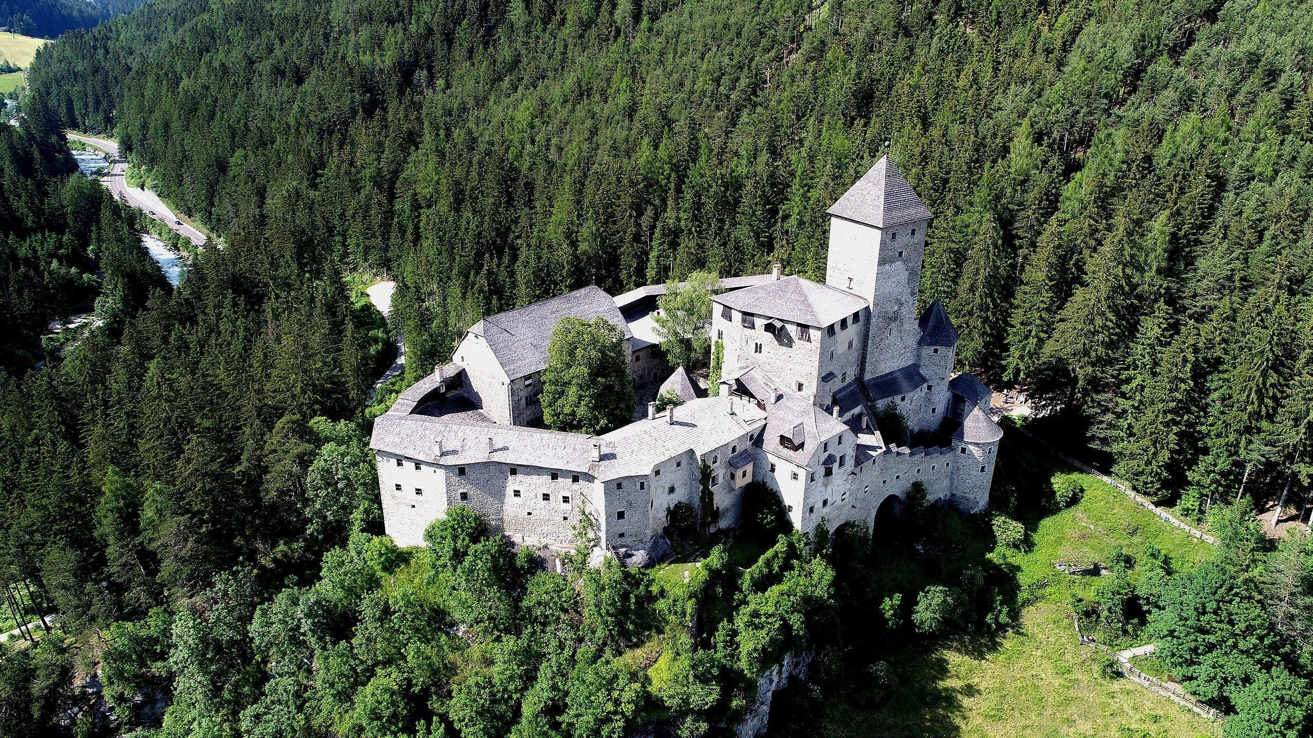 Taufers Castle