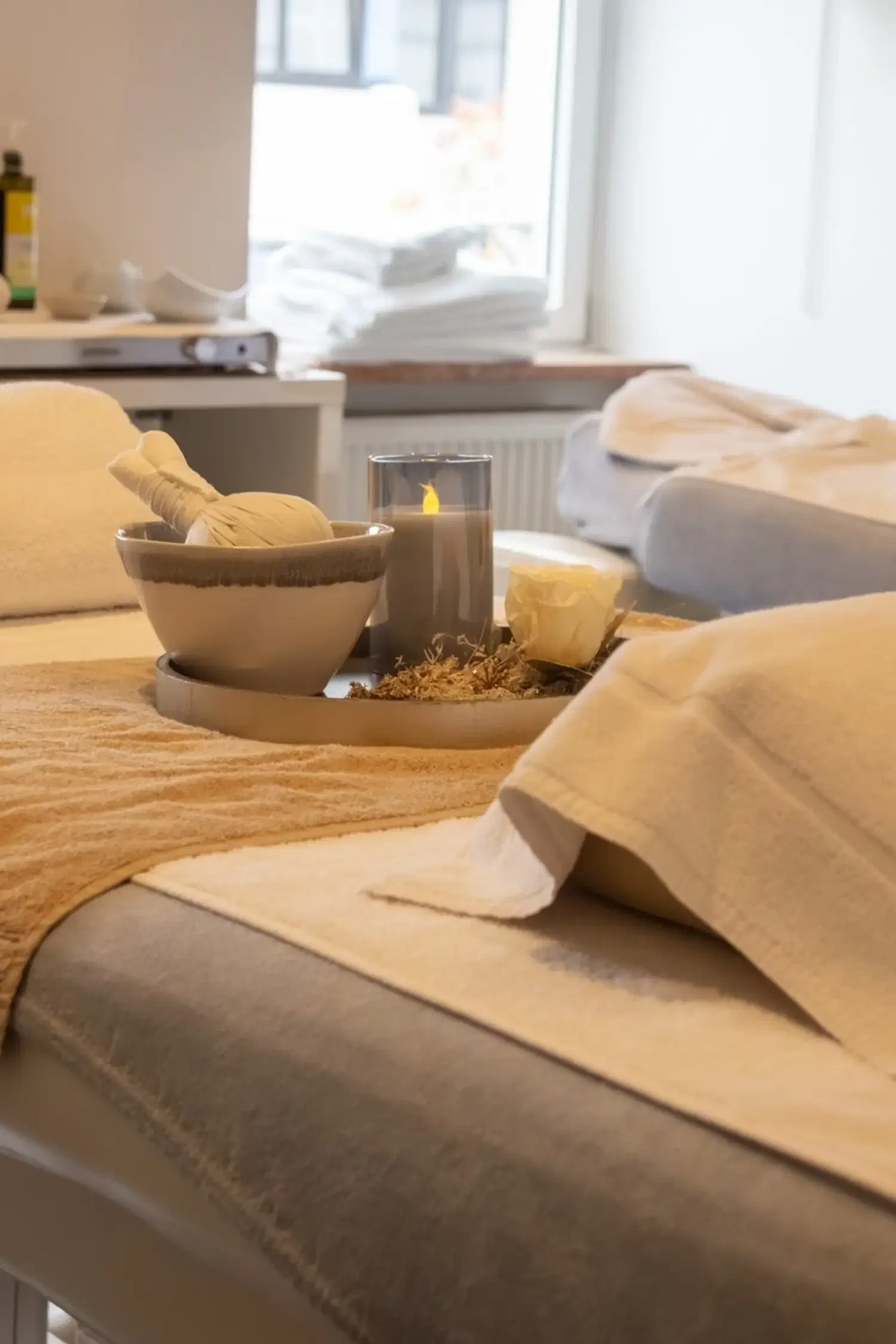 ELEMENTE massage in garden pavilion - full body massage 45 min.
