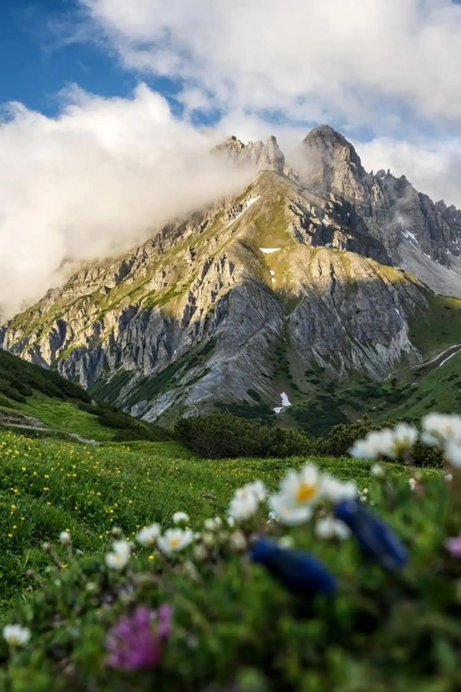 Exploration Tour at the Foot of the Imposing Kalkkögel Mountains in Axams