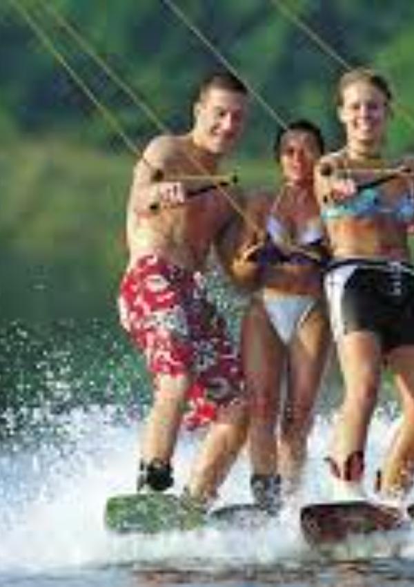 Water skiing at the Xantener Südsee