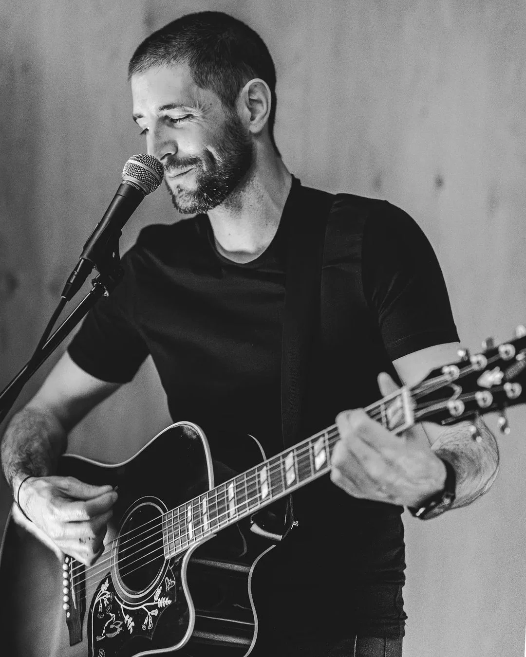 LIVE MUSIC