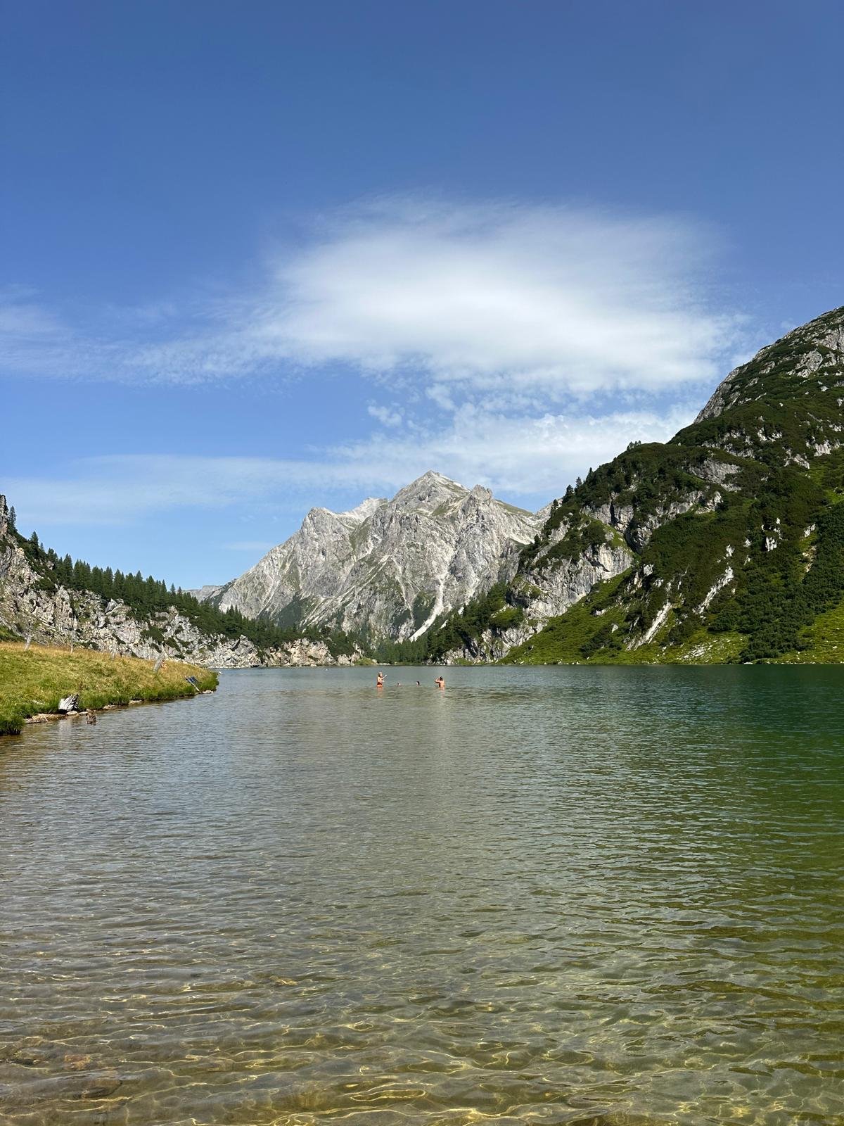 Tour with Herbie // Summit & lake hike