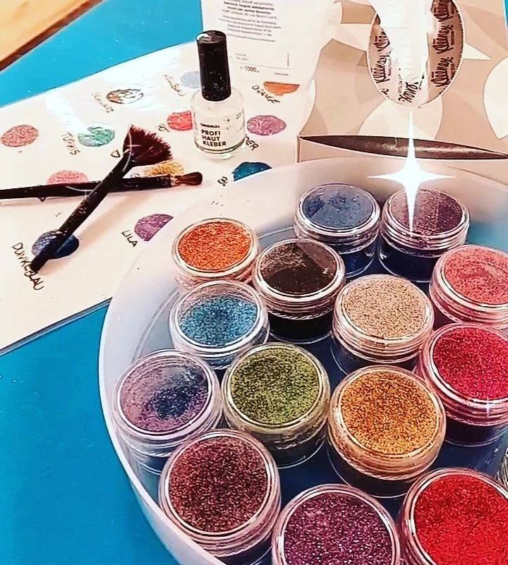 Glitter tattoo time for families with KIDS aged 3 and over