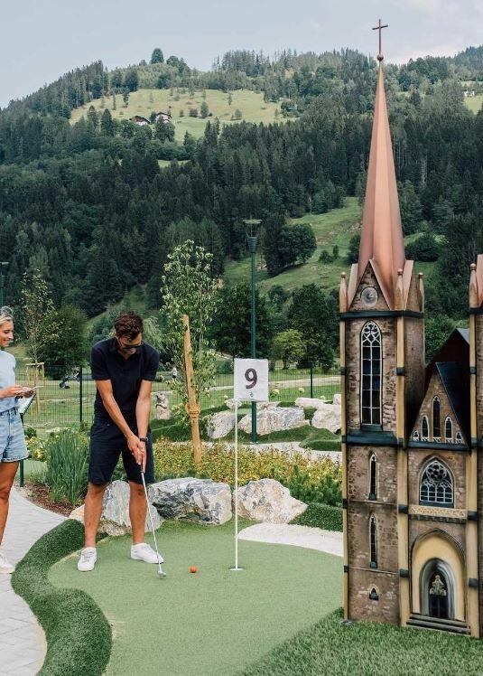 Adventure mini golf