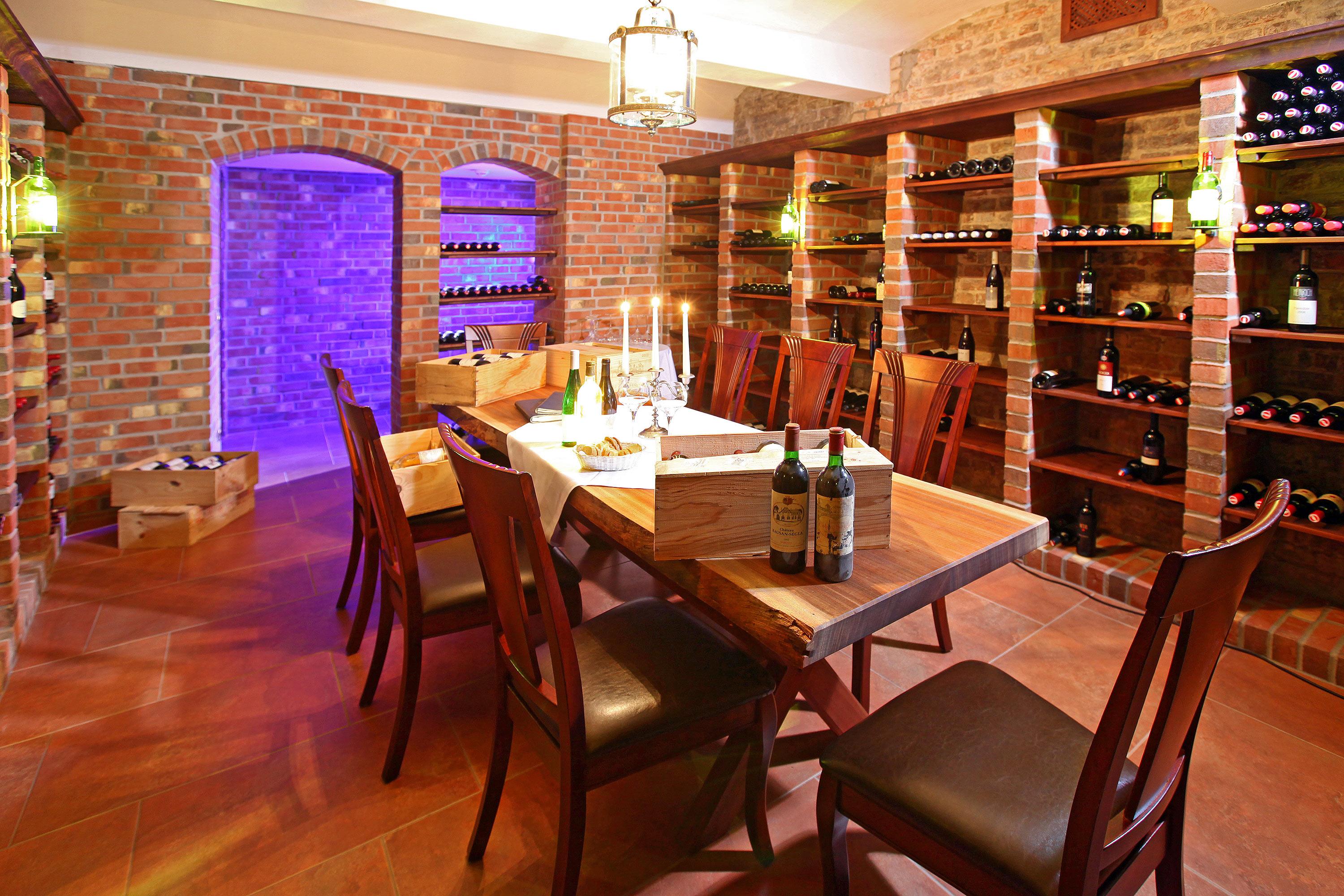Genussvolle Momente im Weinkeller des SEETELHOTEL Ahlbecker Hofs