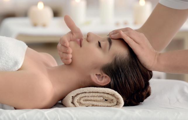 Nacken-Schulter-Kopf Massage