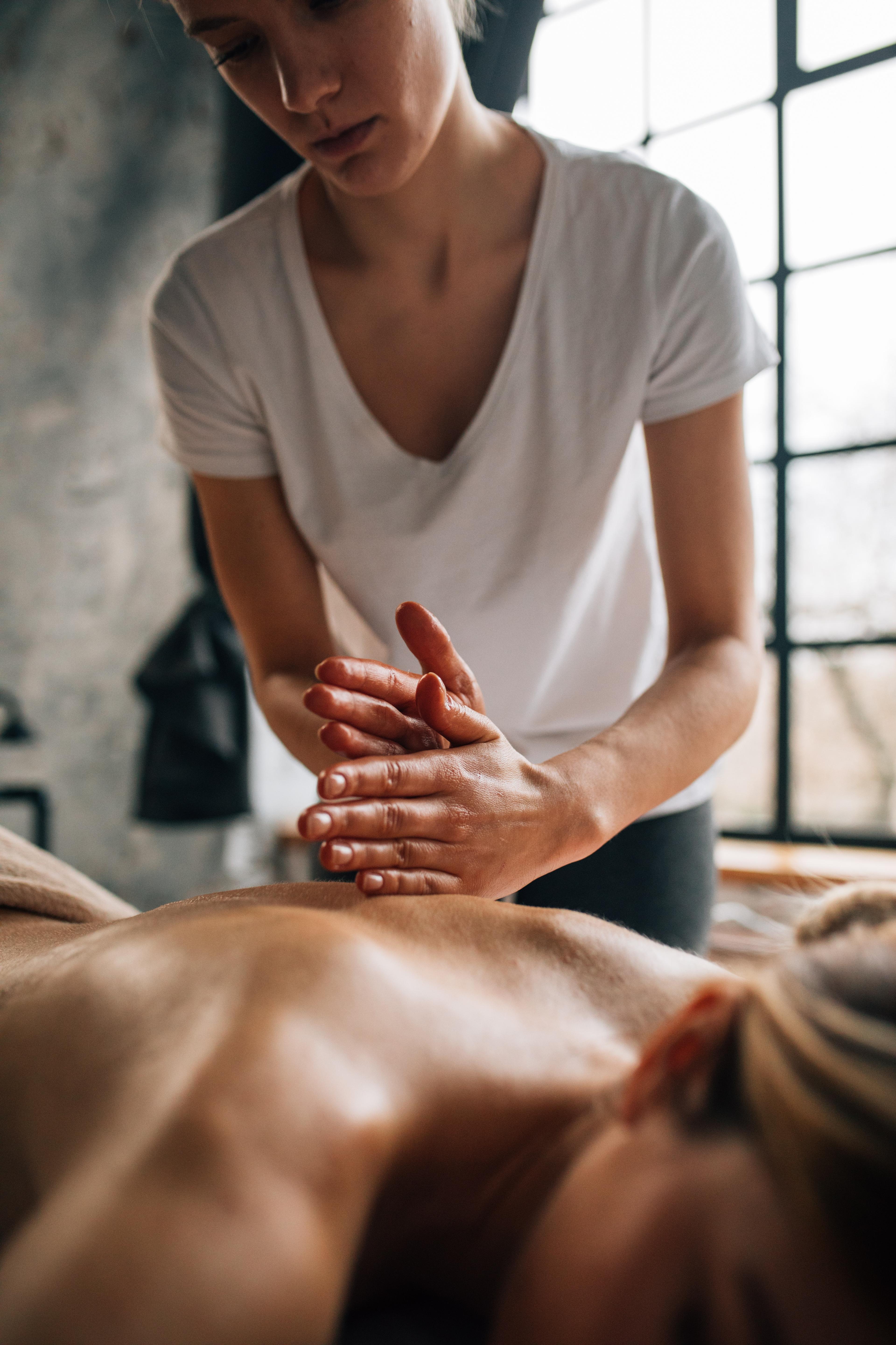 Mit allen Sinnen. Romy's Aroma-Duft Massage