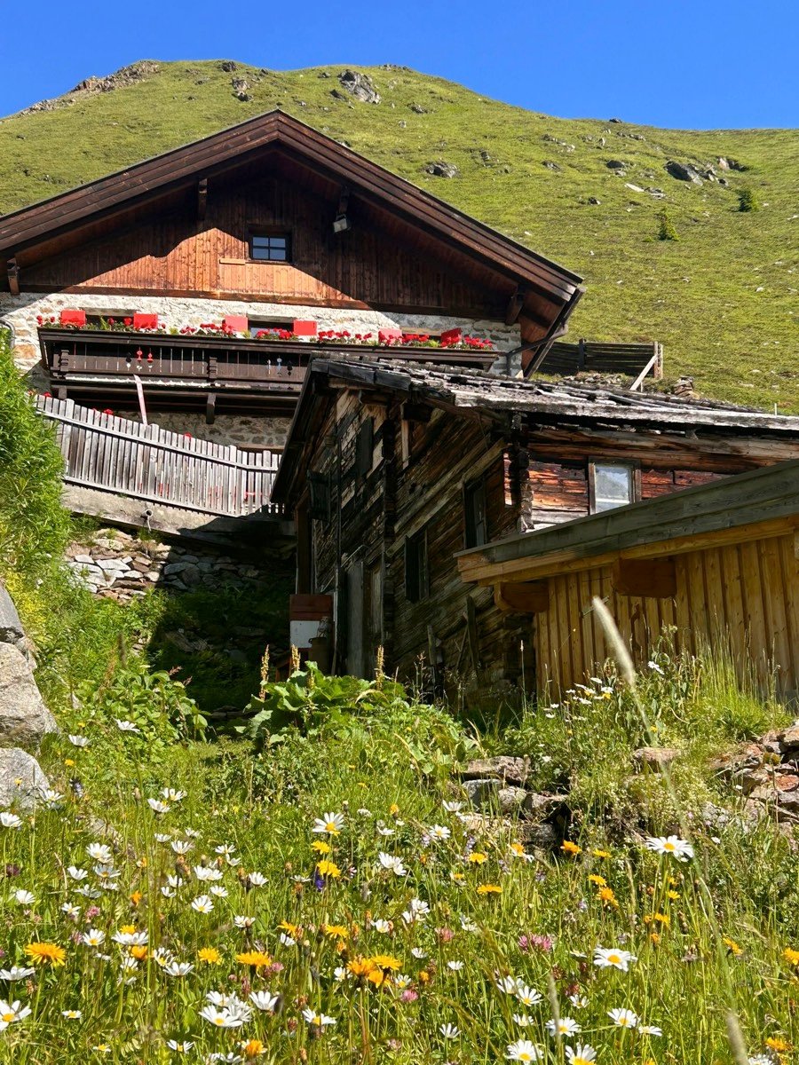 Easy hike to the Rettenbachalm with Urgestein Karl