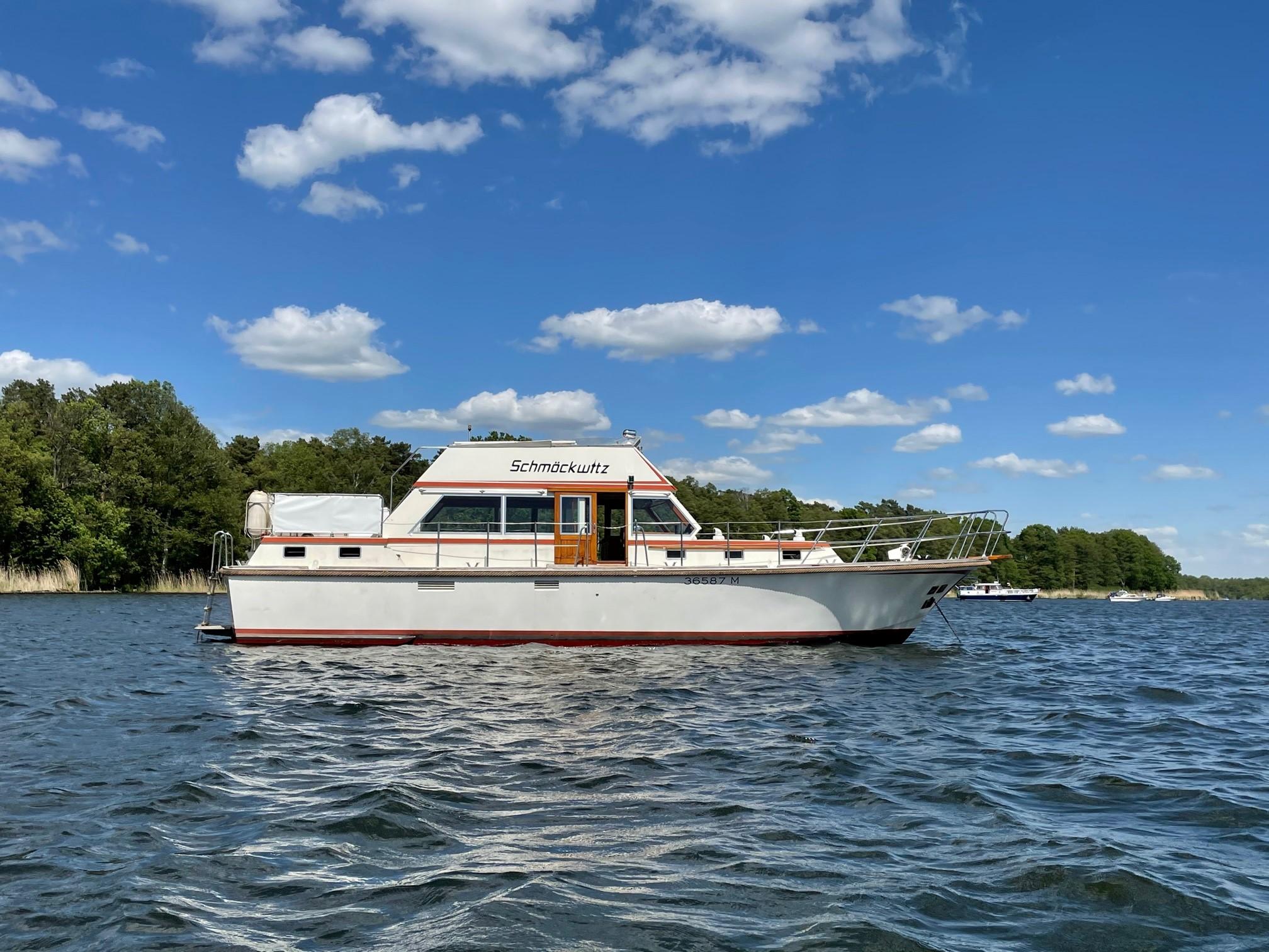 DDR Motoryacht Schmöckwitz chartern