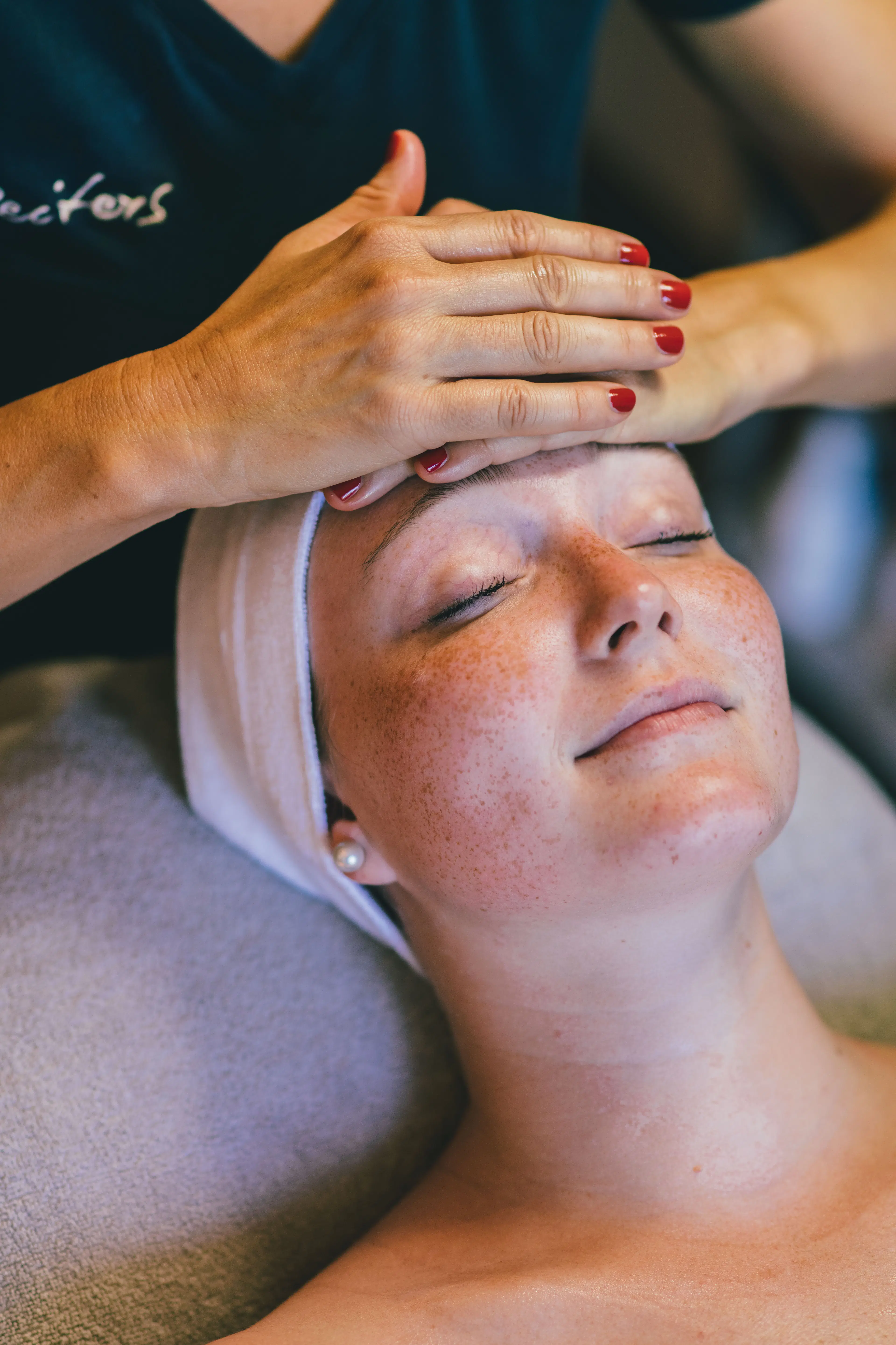 MUKABHYANGA – Stimulierende Gesichts- & Nackenmassage
