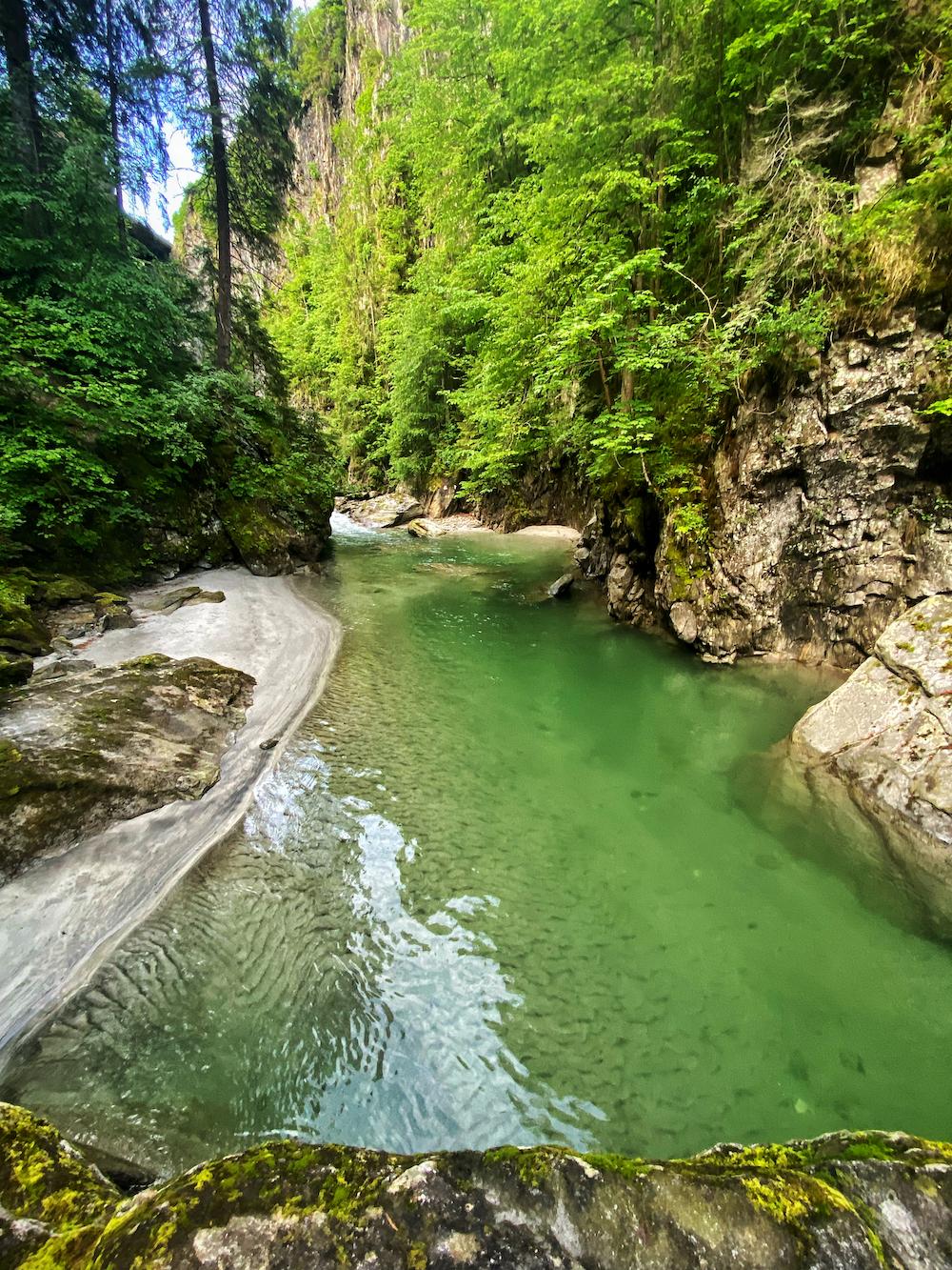 Kaltwasserbaden im Sommer mit Pia