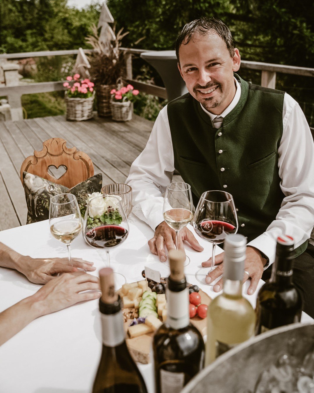 Wine in the forest. Wine tasting with Tobias