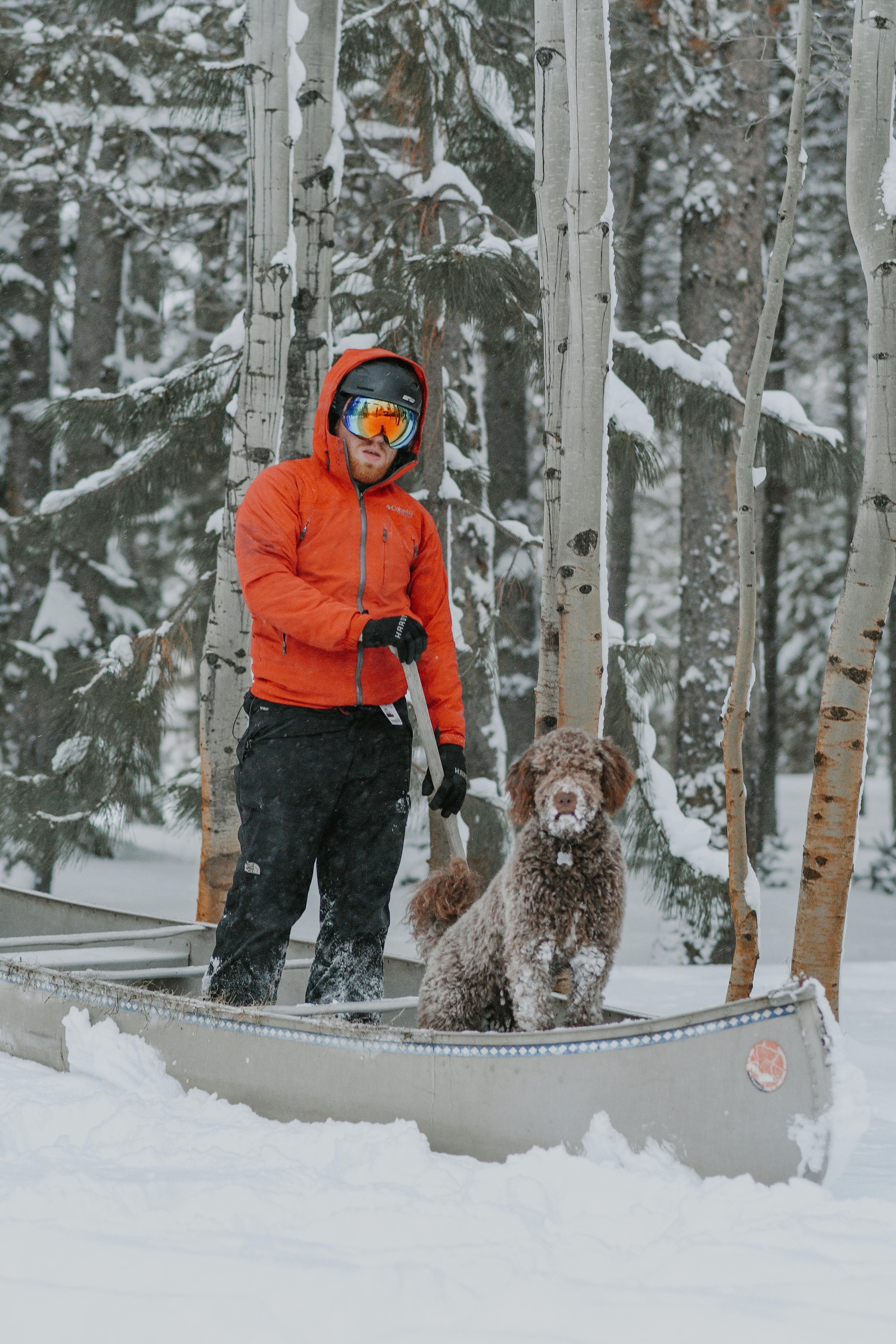 Schnee und Stille: Winter-Kanutour