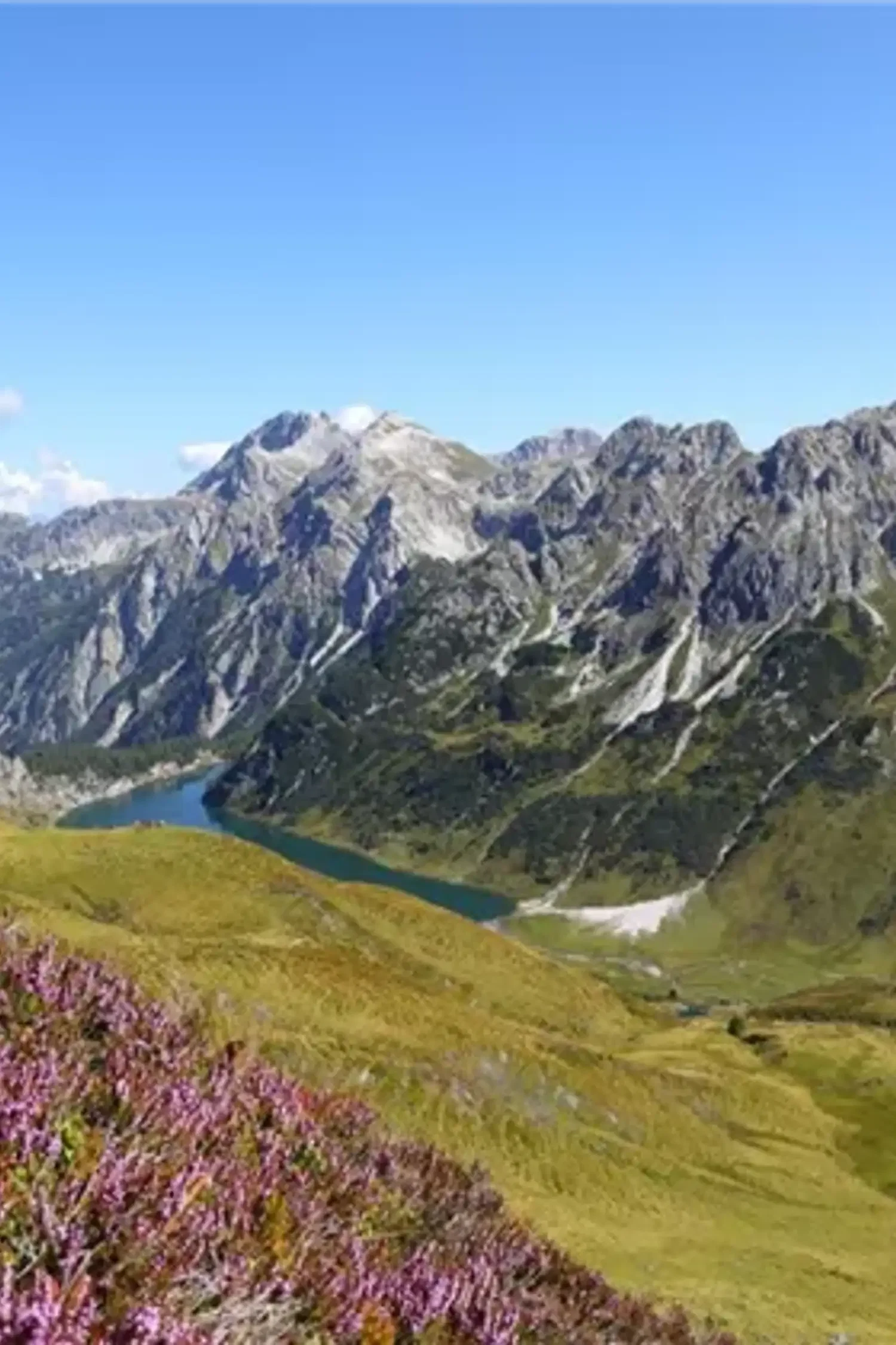 BERG-GESUND Mountain Hike with a View of Lake Tappenkar