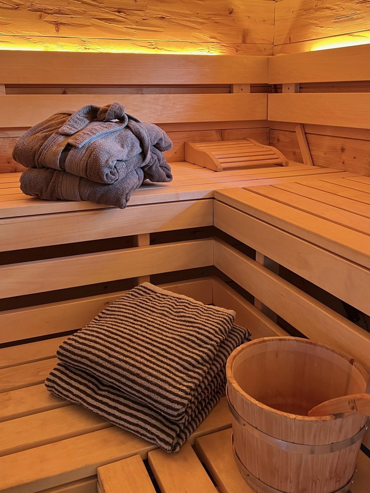 Saunahandtuch & Bademantelpaket
buchen