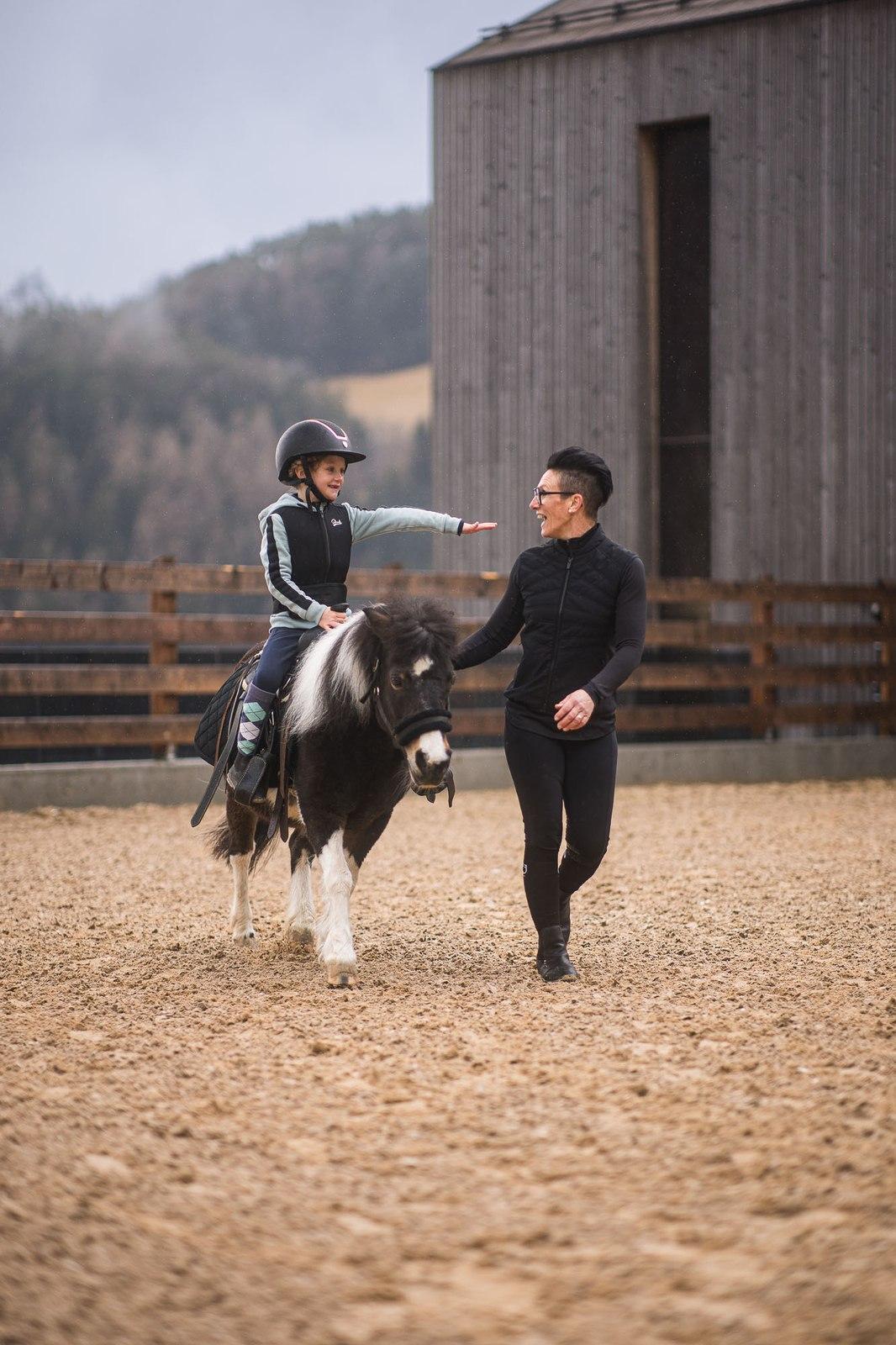 Equitazione con il pony (da 2 anni)