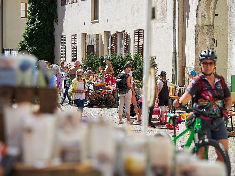 "Mittamorkt" Wochenmarkt in Mals