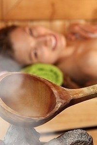 *Sauna und chillen im Wellnessbereich
