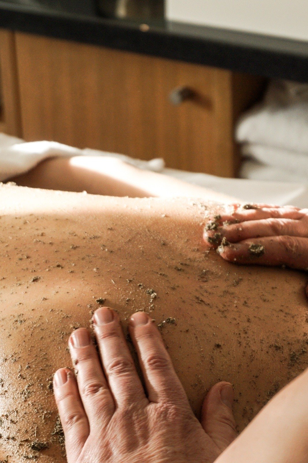 Mountain herb peeling