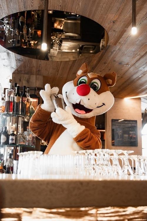 Become a Bartender!
Kids' Cocktail Class at the Bar