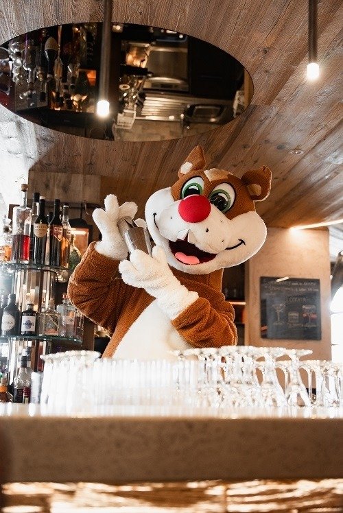 Become a little bartender!
Kids cocktail course at the bar