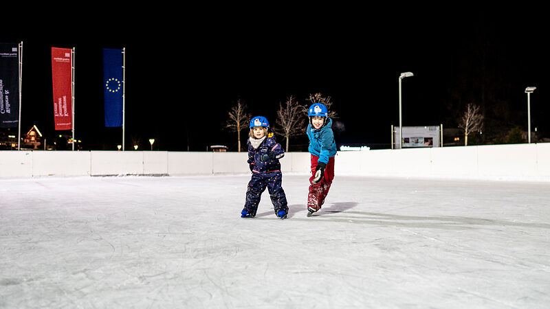 Eislaufen und Eisstockschießen