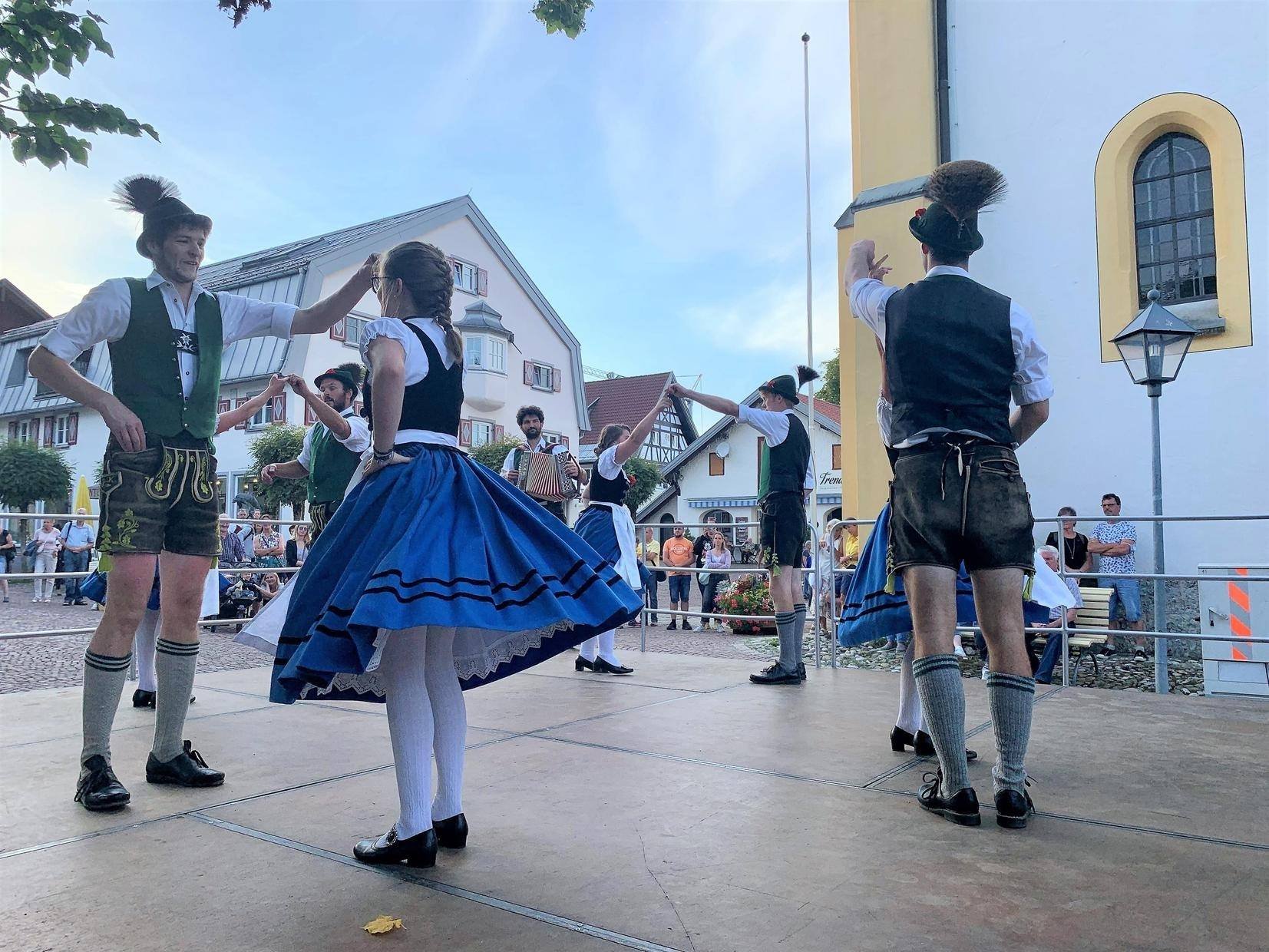 Performance "D'Hochgratler" & Oberstaufen folk dance group