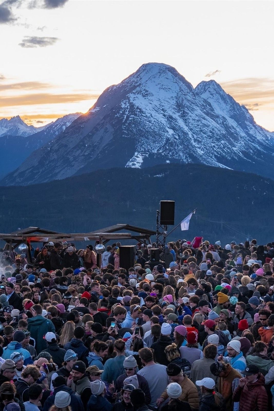 BOGANSA - Live Musik mit verschiedenen DJs