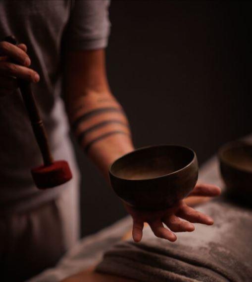 Singing bowls in the forest room