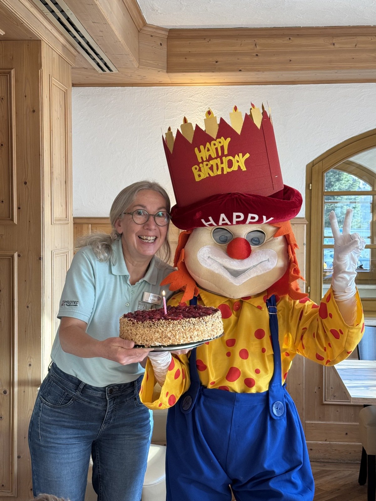 "Clown-Happy im Rampenlicht: Fotoshooting für kleine Clown-Künstler" 🤡📸